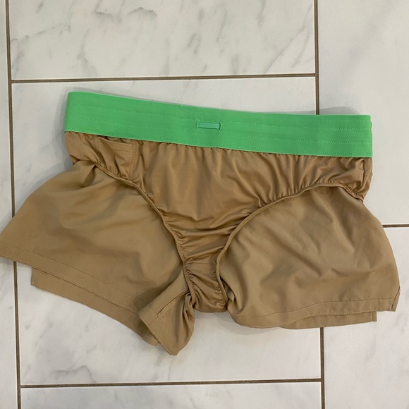 EUC Fabletics Women’s Shorts - Picture 4 of 9